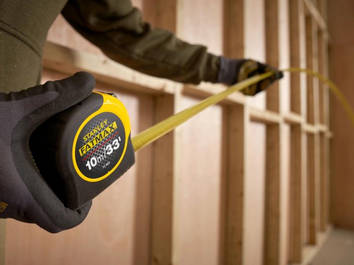 STANLEY FatMax BladeArmor Tape Measure (10m/33ft, 32mm) - Image 4