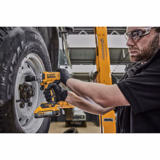 Alternative view of DEWALT 18V Impact Wrench Kit (2x5Ah Powerstack, 1/2", 812/1152Nm, Hog Ring)