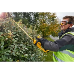DEWALT 18V Hedge Trimmer Kit (1x5Ah, 55cm, 19mm) - Image 3