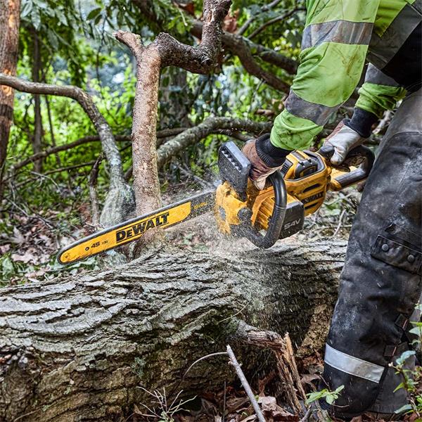 DEWALT 54V Chainsaw Kit (1x9Ah, 45cm, 2100W, Case) - Image 3