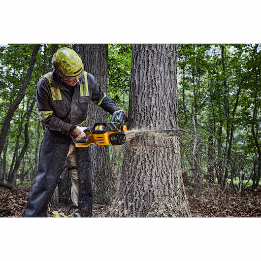 DEWALT 54V Chainsaw Kit (1x9Ah, 50cm) - Image 3
