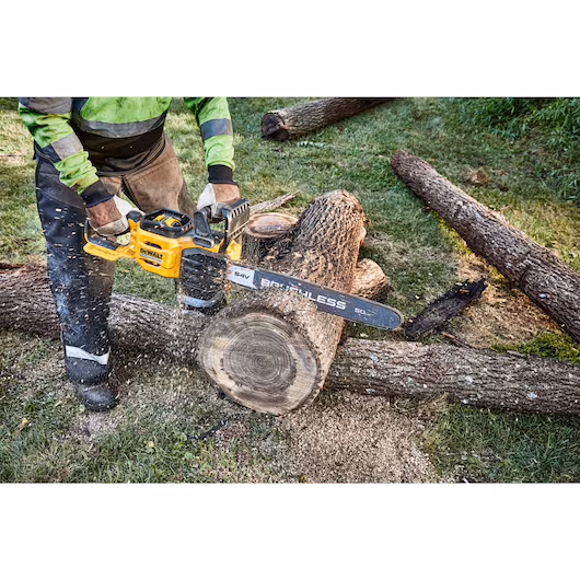 DEWALT 54V Chainsaw Kit (1x9Ah, 50cm) - Image 4