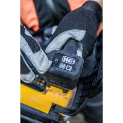 DEWALT L&F 54V Chainsaw Kit (1x9Ah, 35cm, Top Handle) - Image 7