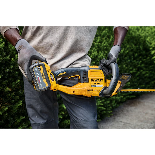 DEWALT 54V Hedge Trimmer Bare Unit (65cm, 31mm) - Image 8