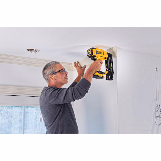 DEWALT 18V Nailer Bare Unit (16G Straight, 32-64mm) - Image 2