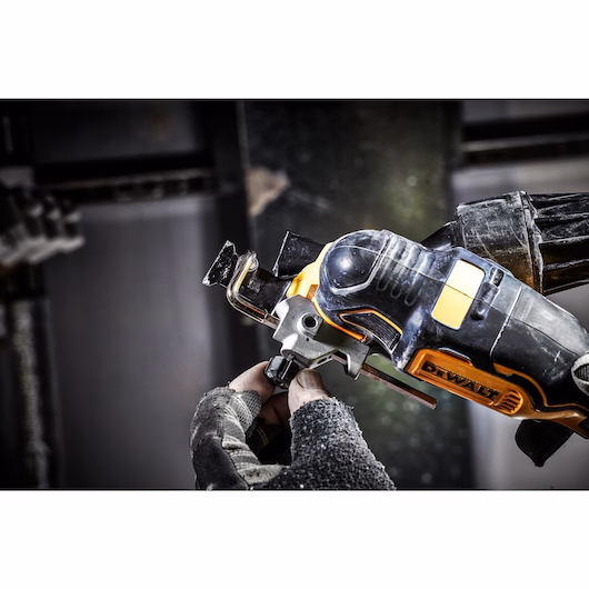 DEWALT 18V Multi-Tool Kit (2x5Ah, 3 Speed, +Accesories) - Image 4