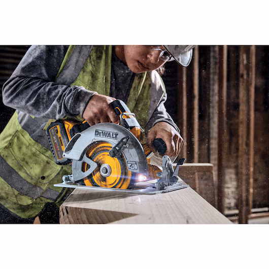 DEWALT 18V Circular Saw Bare Unit (190mm, 67cm, 1727W) - Image 3