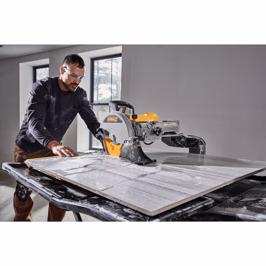 DEWALT 220V Slide Table Wet Tile Saw (250mm, 80mm, 940mm, 1600W) - Image 6
