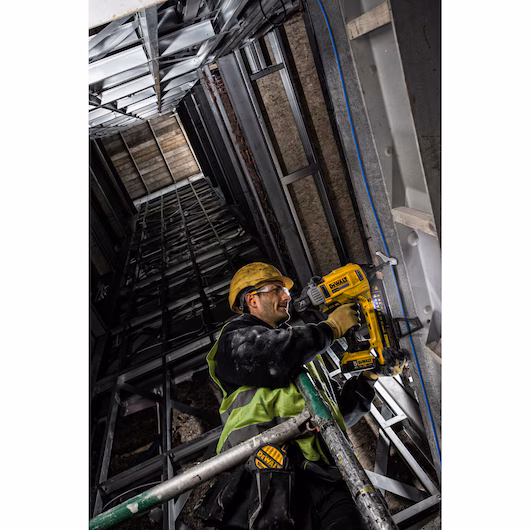 DEWALT 18V Nailer Kit (2x5Ah, Concrete/Steel, 13-57mm) - Image 2