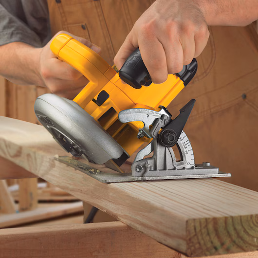 DEWALT 110V Circular Saw (190mm, 67mm, 1600W) - Image 2