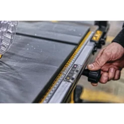 DEWALT 220V Table Saw (250mm, 77mm, 825mm, 2000W) - Image 2