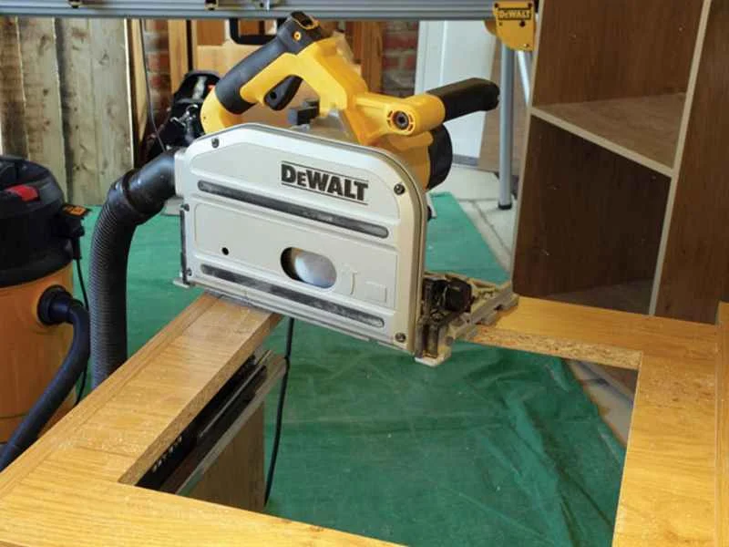 DEWALT 110V Plunge-Cut Saw (165mm, 55mm) - Image 3