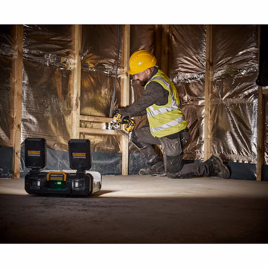 DEWALT Toughsystem 2.0 Adjustable Work Light with Storage (18V, 4000L) - Image 7