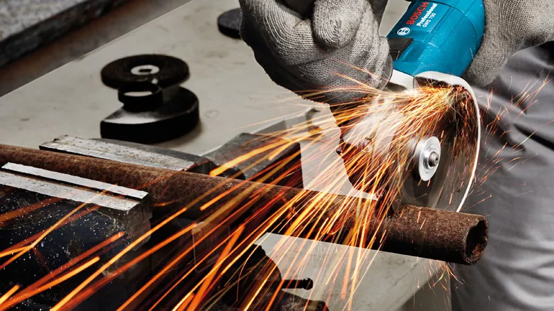 BOSCH 220V Grinder (115mm, + Diamond Disc, GWS 750) - Image 3