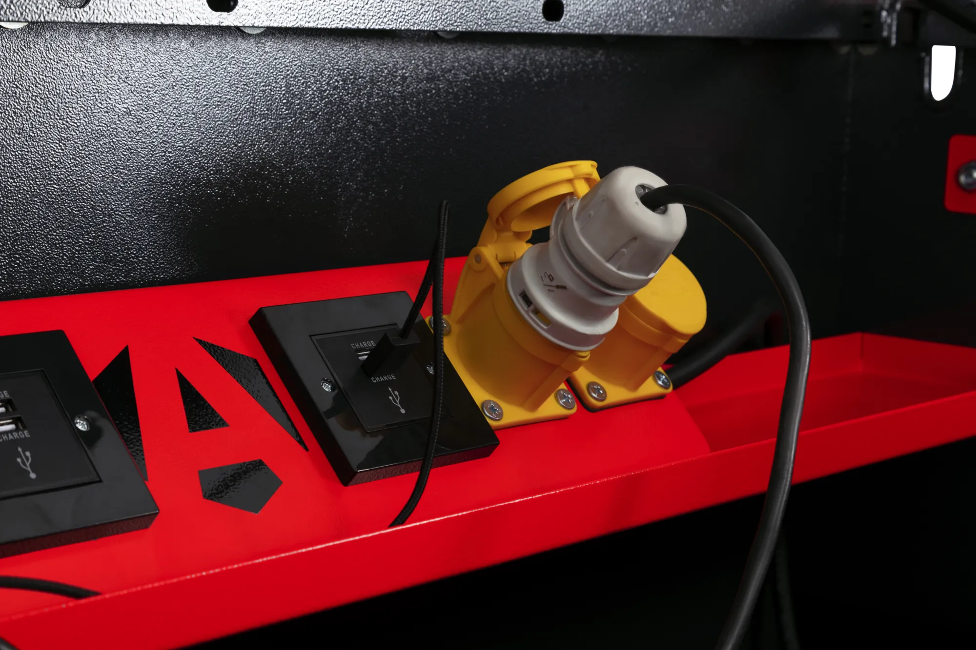 ARMORGARD TuffBank Site Box (1150x615x640mm) - Image 5