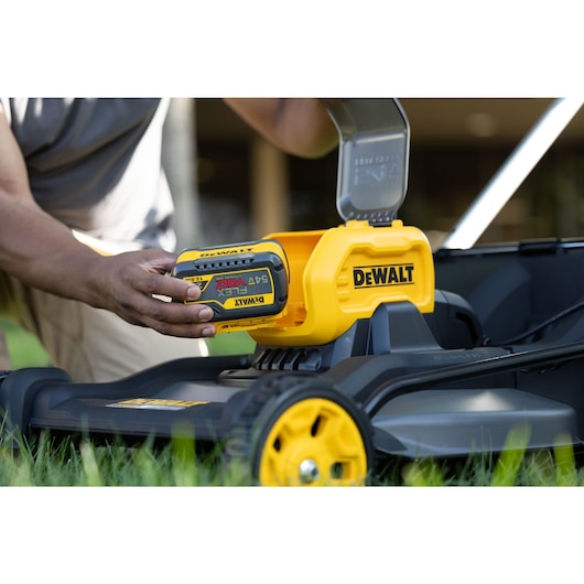 DEWALT 54V Self-Propelled Mower Bare Unit (53cm, Dual Blade, up to 980m sq) - Image 9
