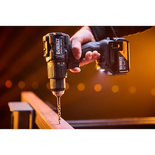 DeWalt McLaren 18V XR Combi Drill Kit (1x5Ah, 90Nm, 2 Speed,ANTI ROTATION SYSTEM) - Image 4